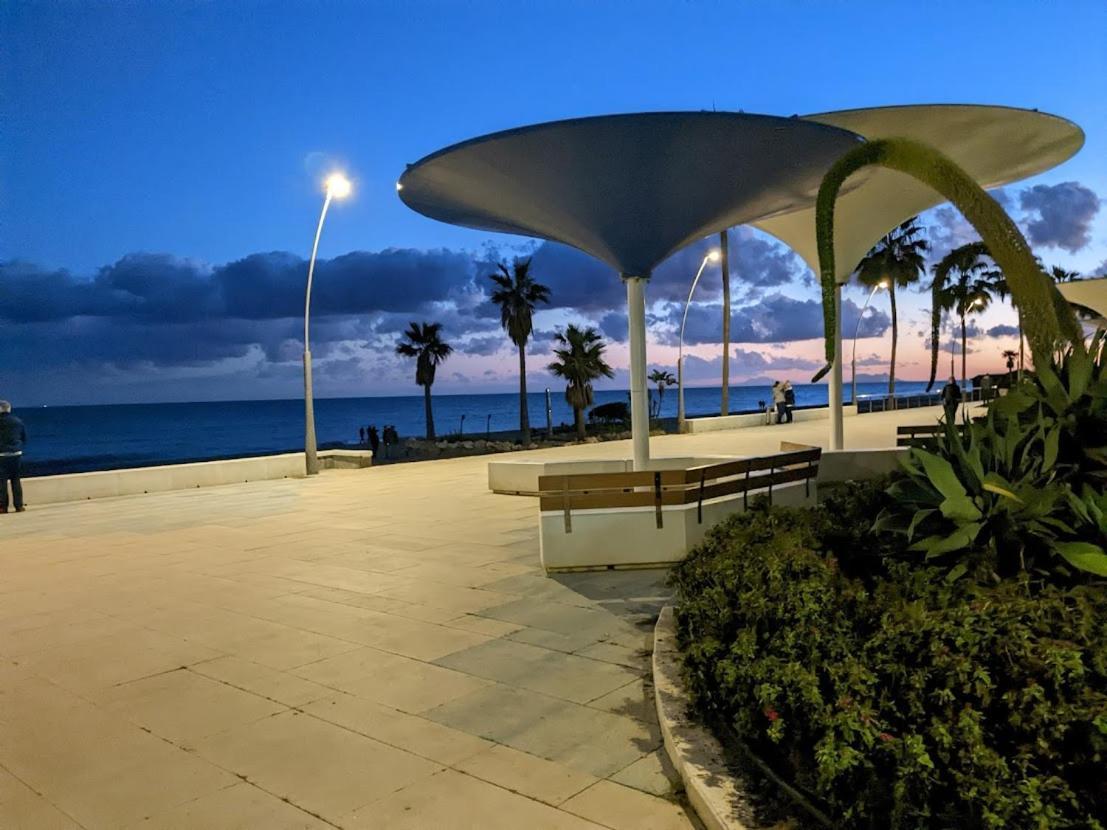 Seaside View Apartment Estepona Bagian luar foto