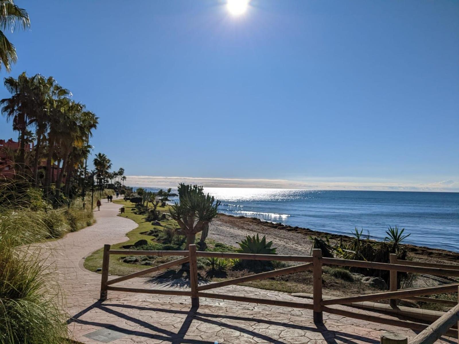 Seaside View Apartment Estepona Bagian luar foto